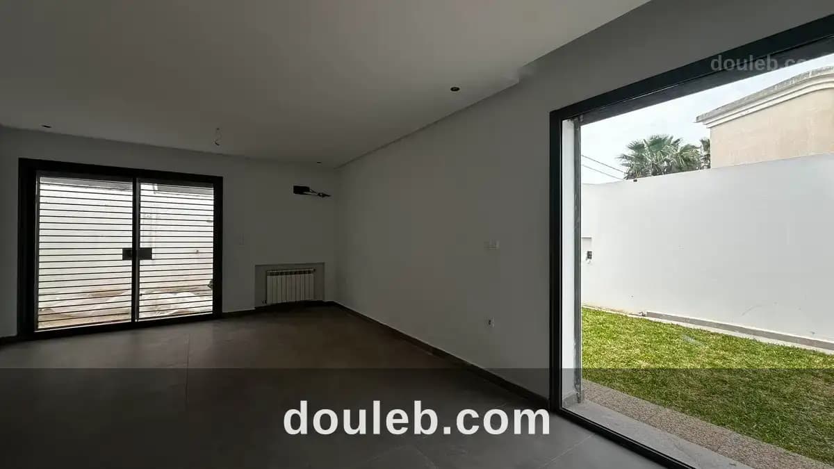 Triplex s4 haut standing riadh al andalous à Ariana
