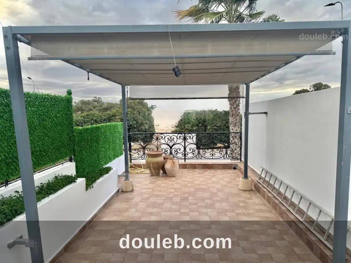 Un duplex s3 à carthage avec terrasse à Tunis