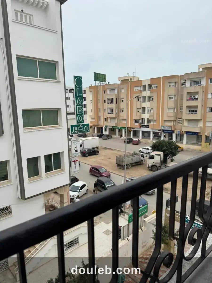 Appartement m4 sur la routé principale à Ben Arous