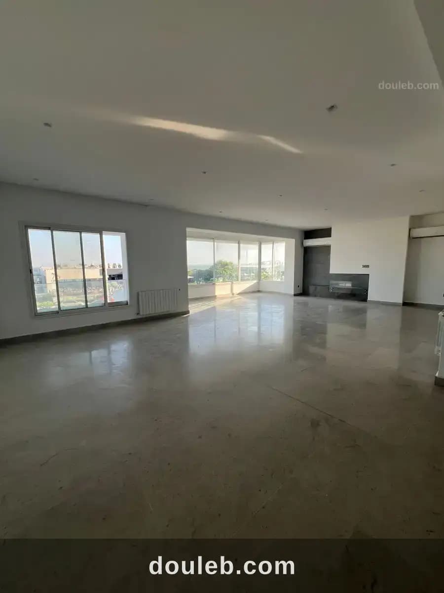 Etage de villa haut standing au lac 2 h3 à Tunis