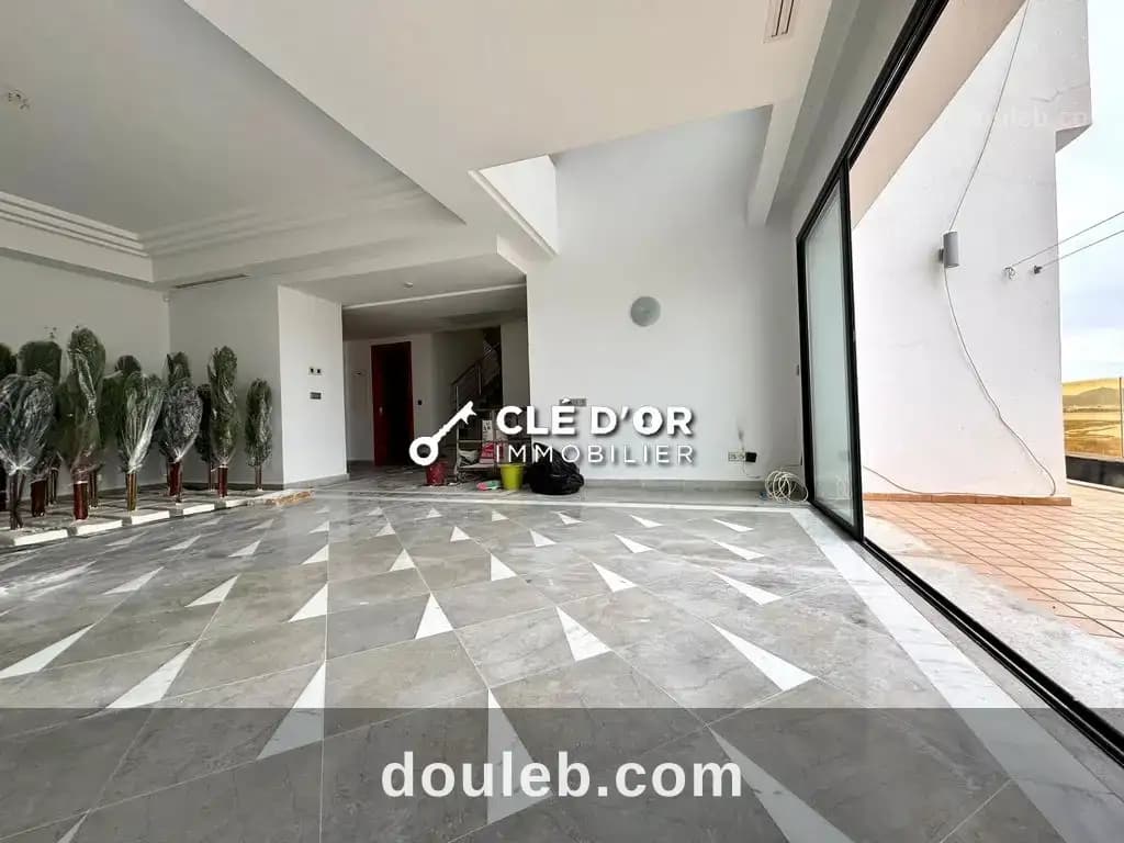 Un joli duplex s3 au lac2 à Tunis