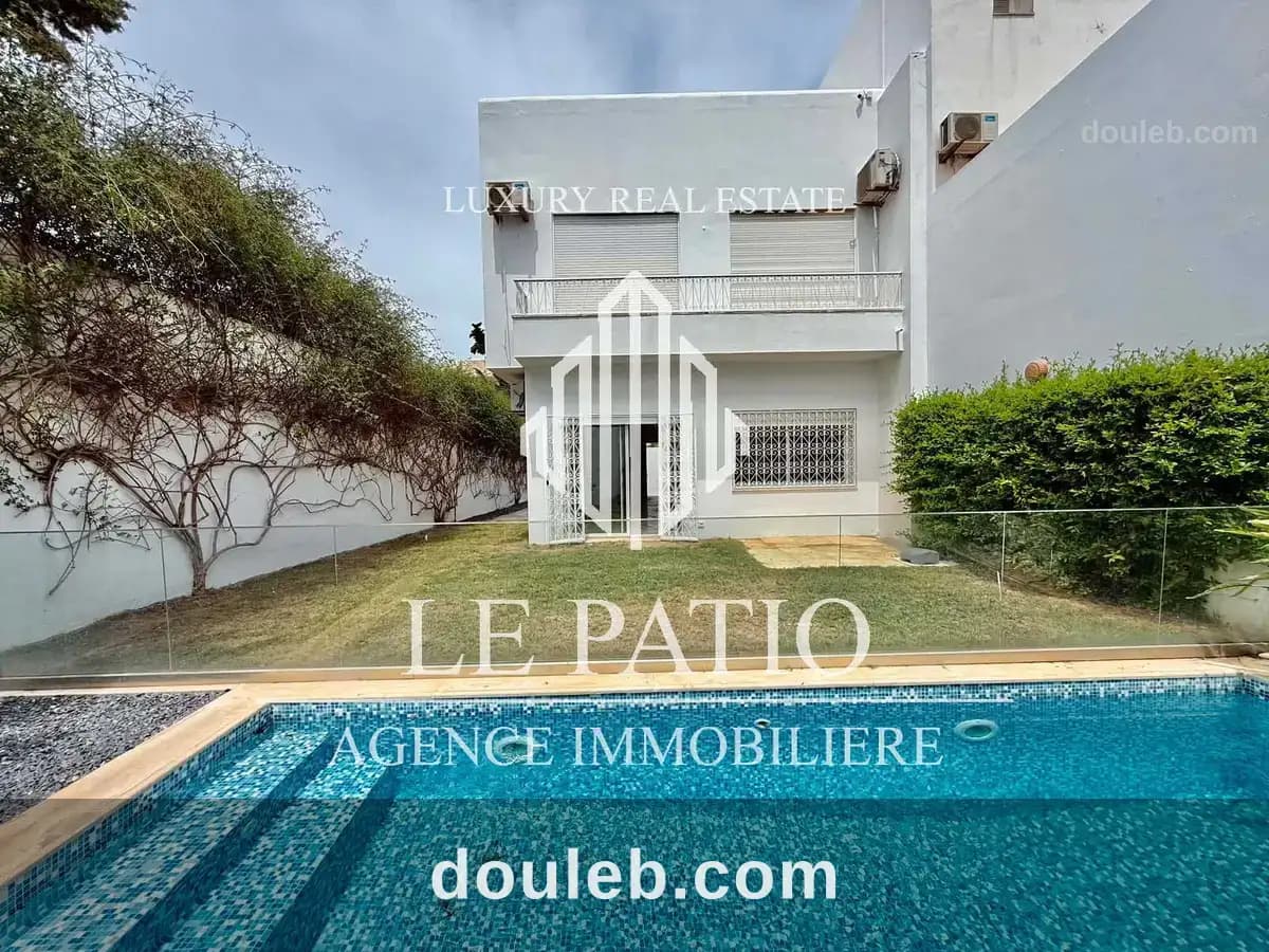Villa s3 avec jardin et piscine a gammarth à Tunis