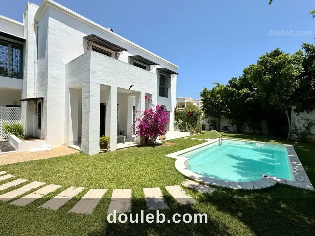 Villa haut standing avec piscine et jardin à Tunis