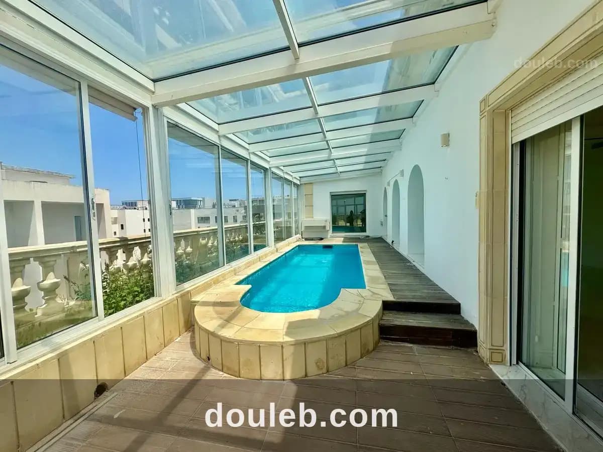 Penthouse avec piscine au lac 2 à Tunis