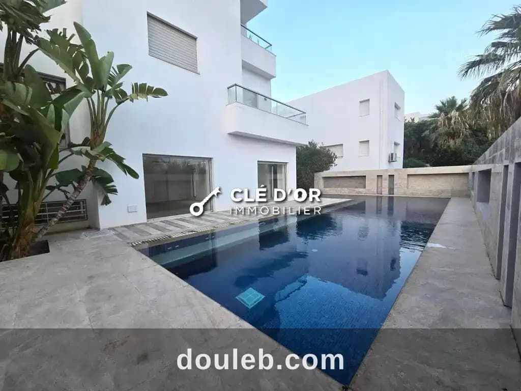 Une belle villa situe a gammarth à Tunis