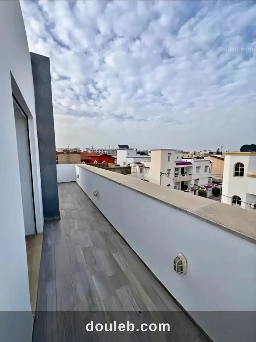 Appartement s 2 avec grande terrasse à Tunis