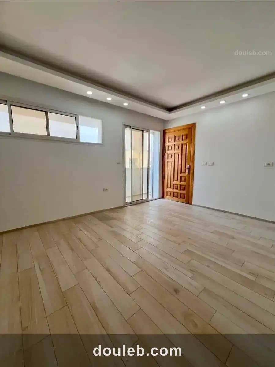 Appartement s 2 avec grande terrasse - Miniature 2