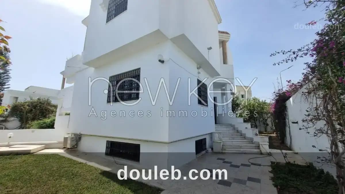 Villa s4 avec jardin à la marsa à Tunis