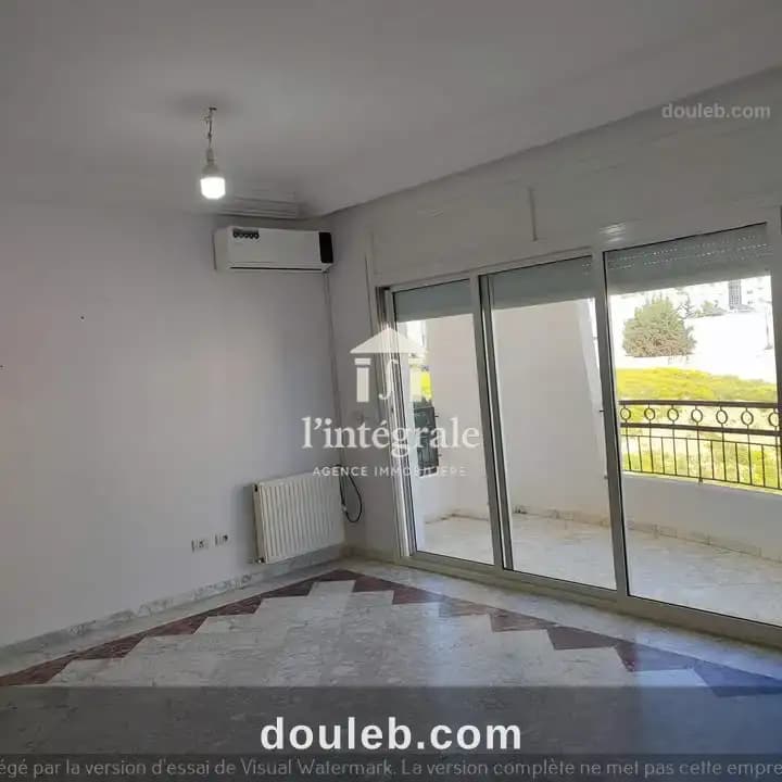 Bel appartement s3 neuf à cité ennaser à Ariana