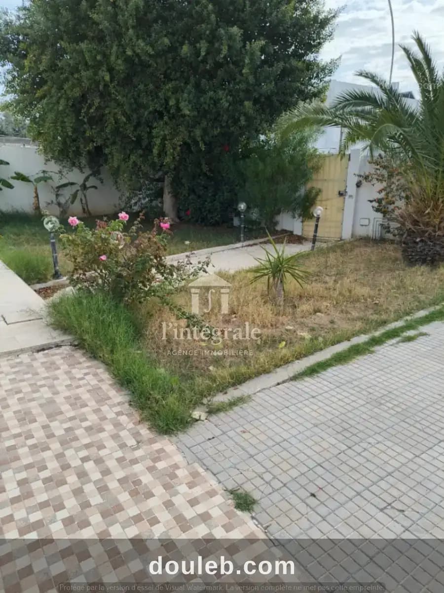 S4 réez de chaussée avec jardin à Tunis