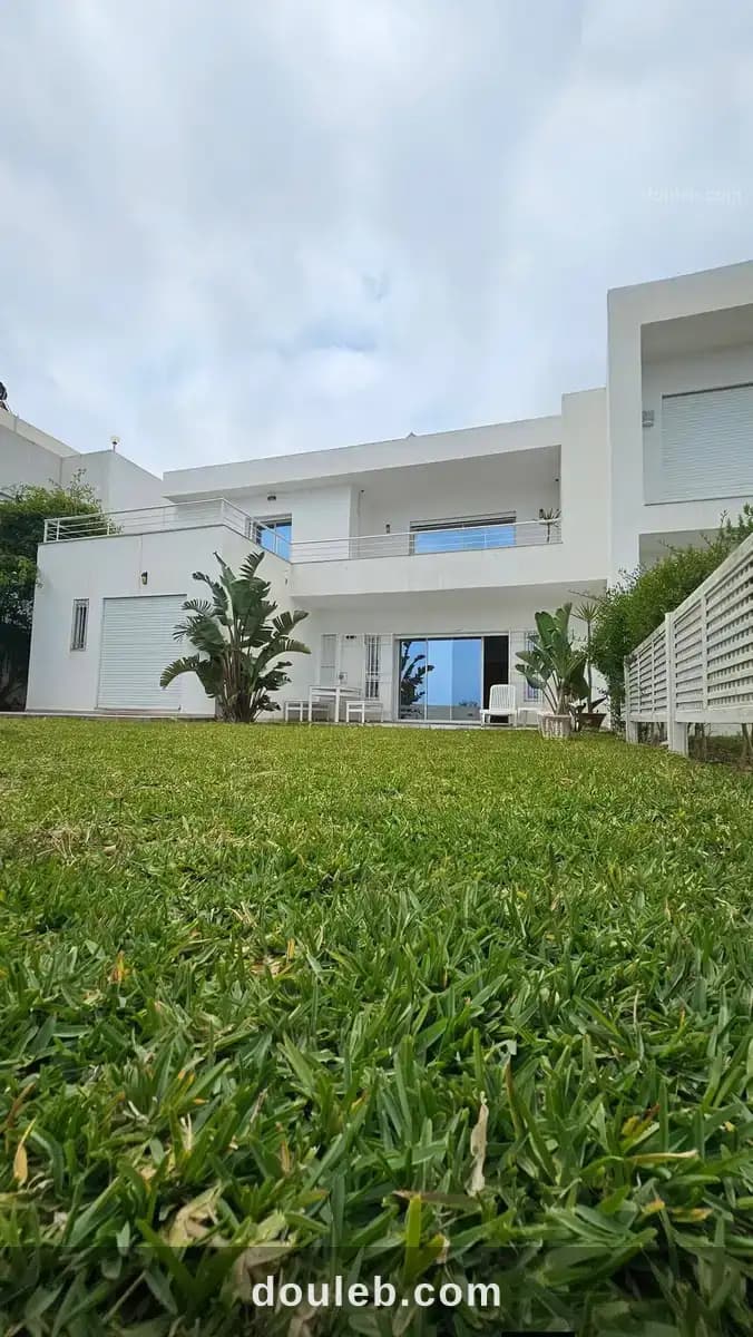 Villa pieds dans l'eau à plage ezzahra à Nabeul