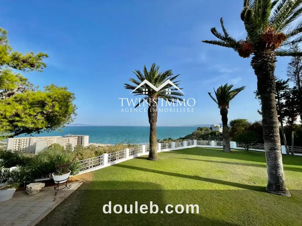 Villa de prestige avec une vue mer panoramique à Tunis