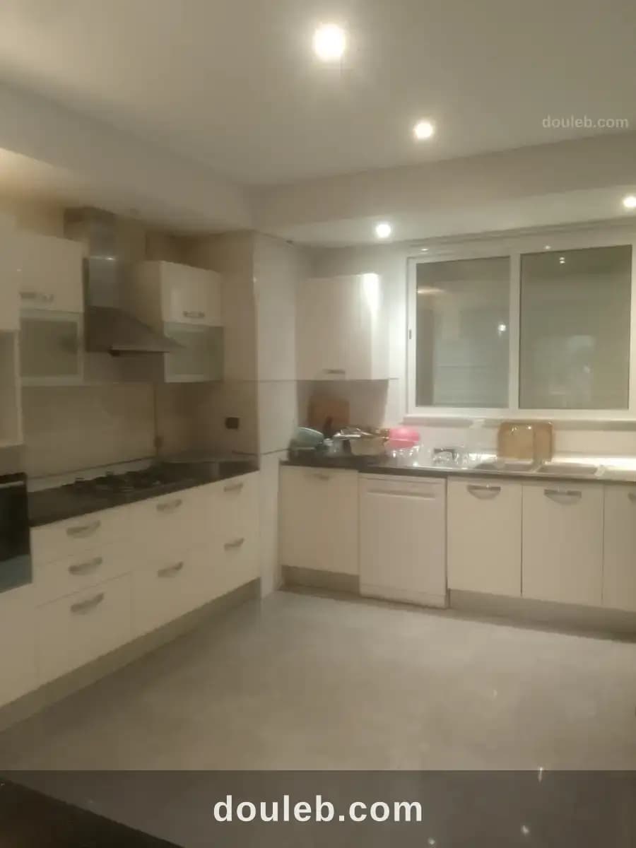 Une maison sur 3 niveaux à Tunis