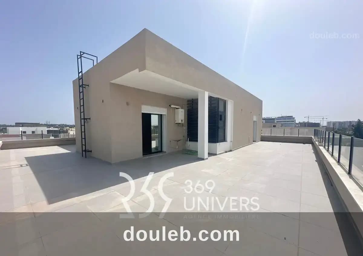 Penthouse avec terrasse aux jdc ref ra154 - Miniature 2