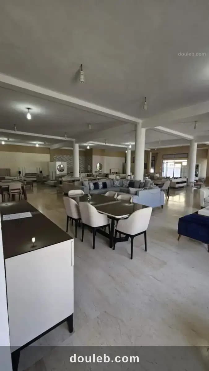Grand showroom mnihla à Ariana