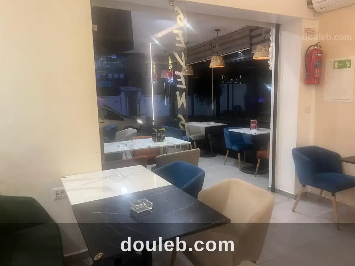 Fond et matériel cafétéria menzah 5 à Ariana
