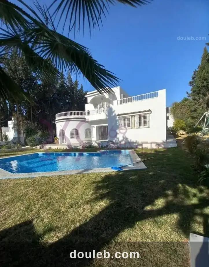 Villa avec piscine à gammarth ref rh038 à Tunis