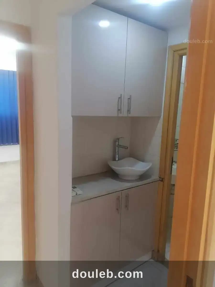 Bureau en hall 3 a monplaisir à Tunis