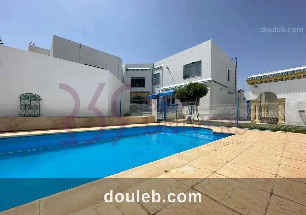 Villa avec piscine à la marsa ref rh027 à Tunis