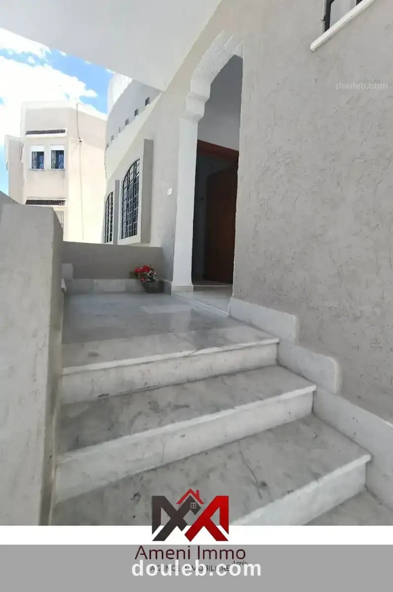 Etage de villa s4 à el mourouj 4 à Ben Arous