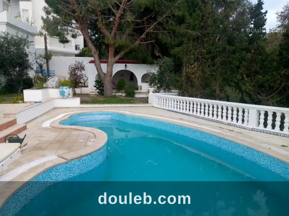 Villa chic avec piscine à gammarth à Tunis