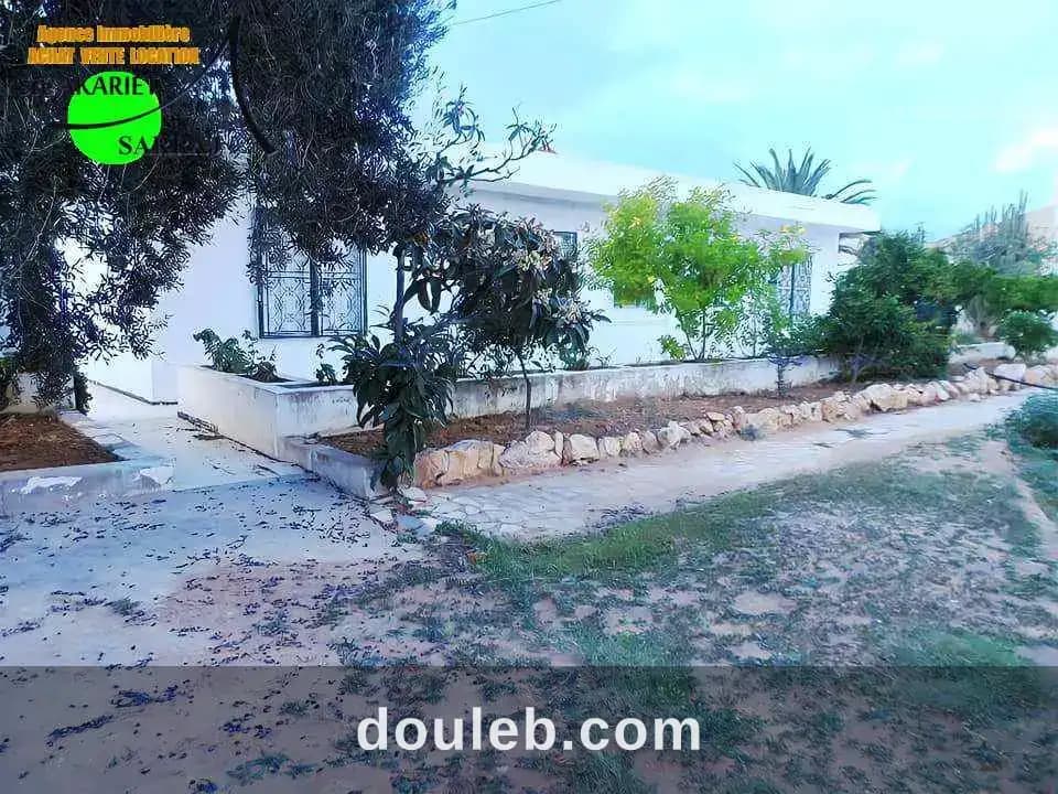 Villa 1000m prés salle des fêtes sghaier akouda à Sousse