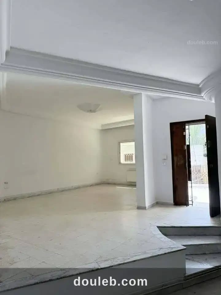 Joli étage de villa lumineux à Tunis
