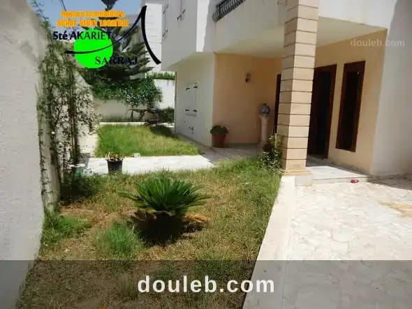 Villa rdc et 1ér étage à khzema ouest - Miniature 2