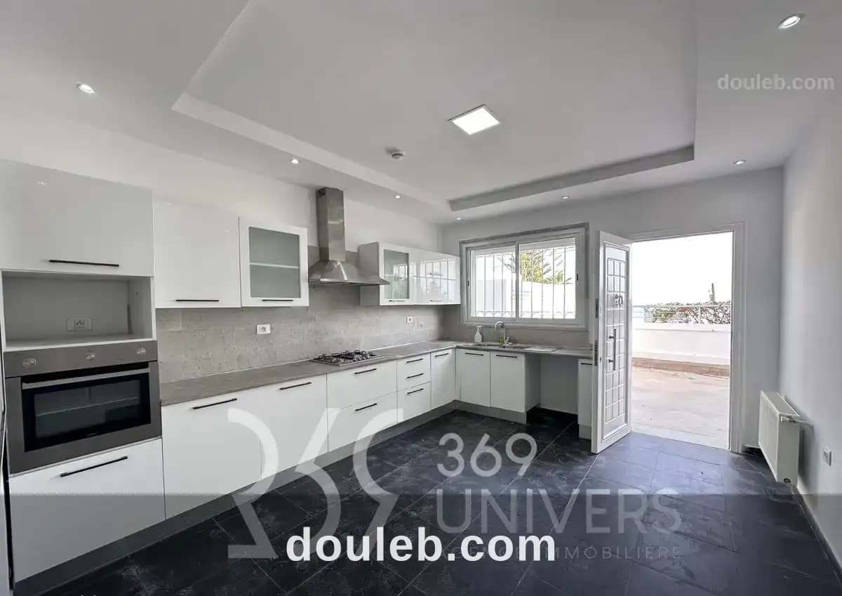 Triplex avec terrasse à la marsa ref rd074 à Tunis