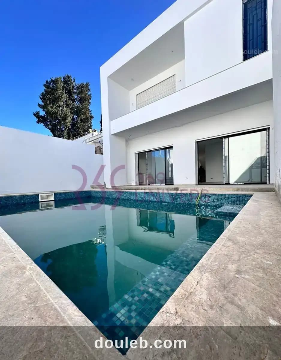 Villa neuve avec piscine à carthage rh089 à Tunis