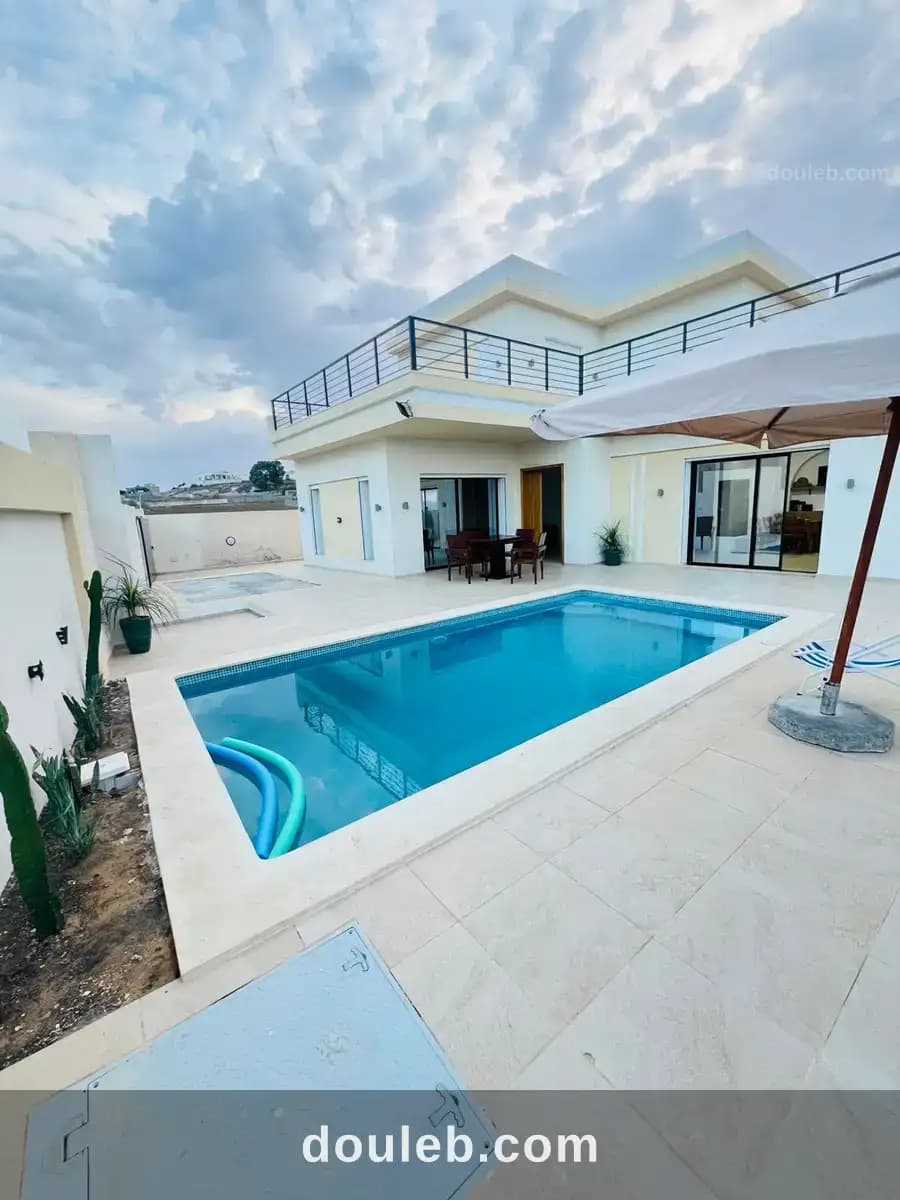Luxueuse villa avec piscine a plage kelibia à Nabeul
