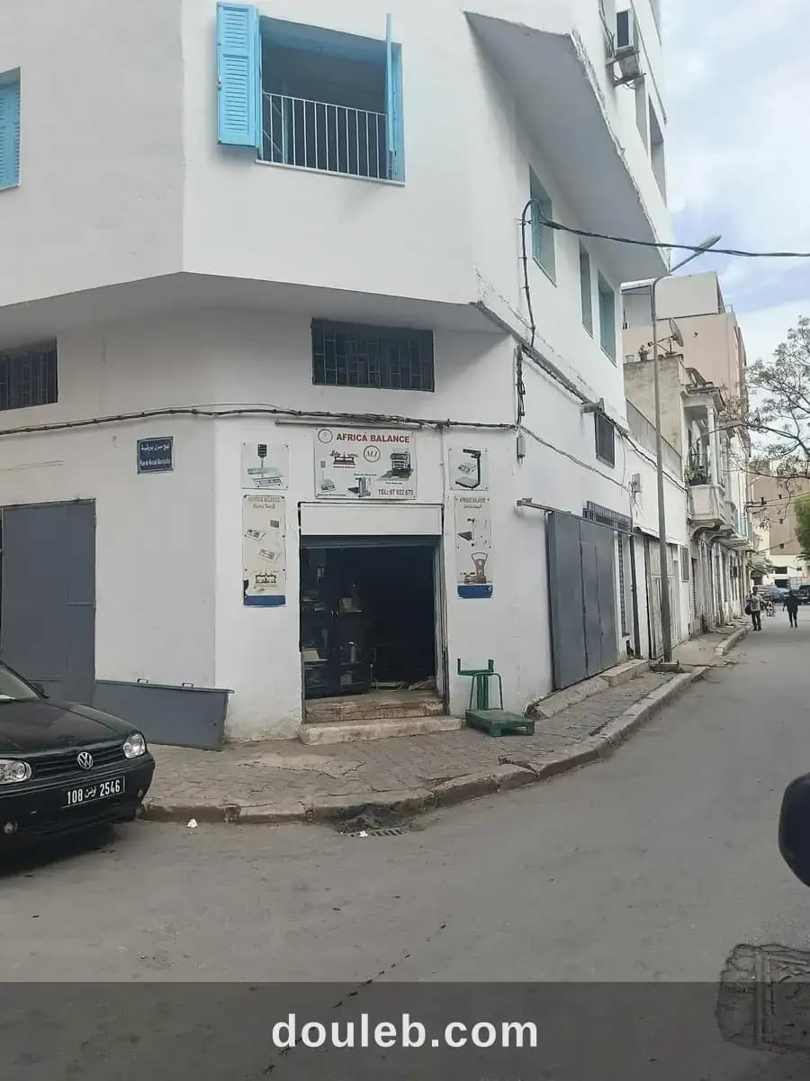 Deux bureaux et 3 locaux commerciaux à Tunis