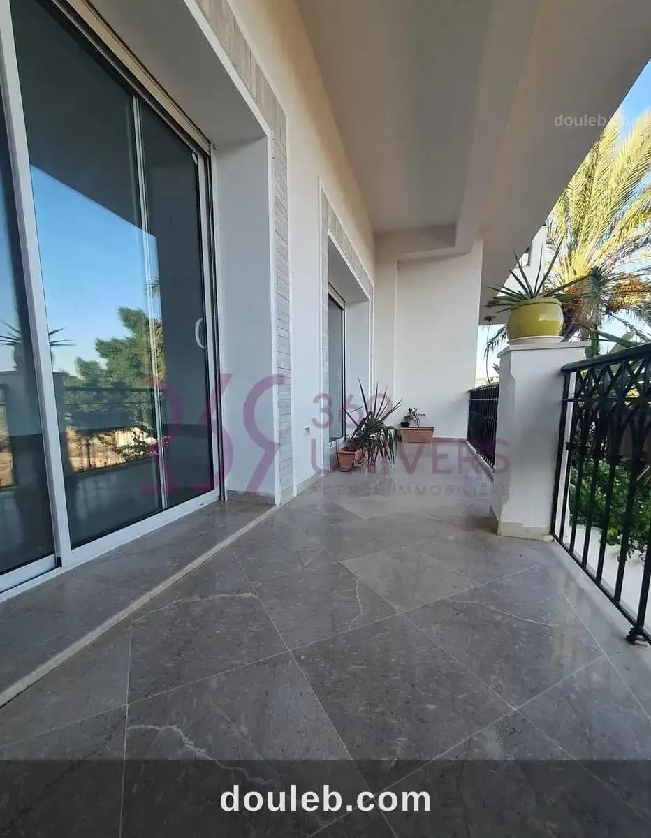 Appartement avec terrasse à la marsa ref ra044 à Tunis