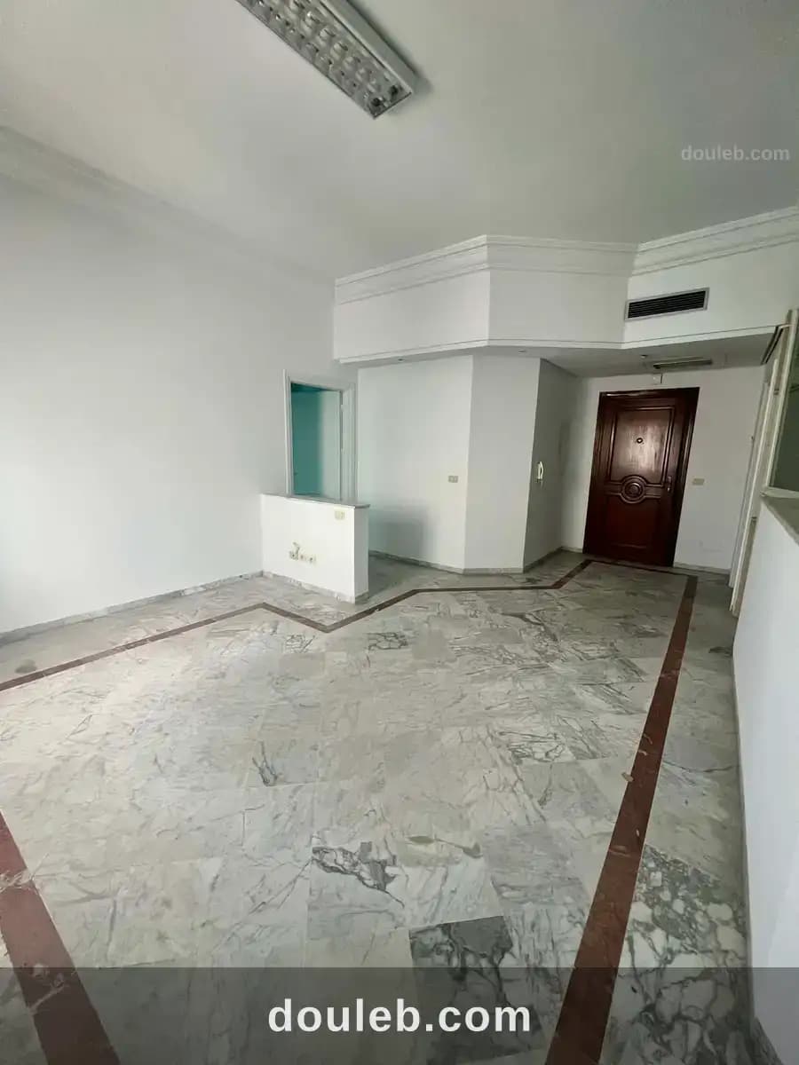 Bureau open space et une pièce au lac 1 à Tunis