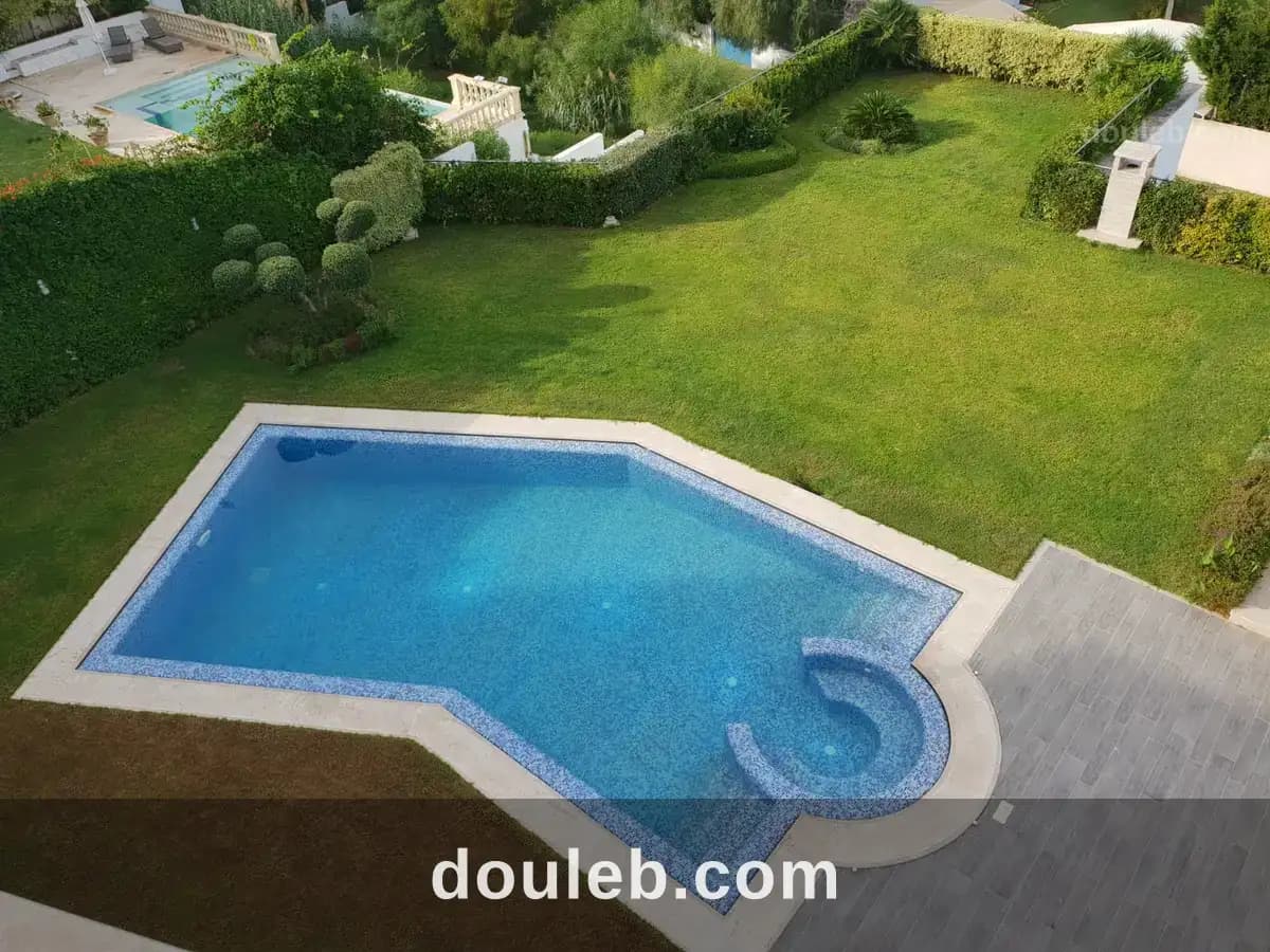 Villa s4 avec piscine et vue dégagée à gammarth à Tunis