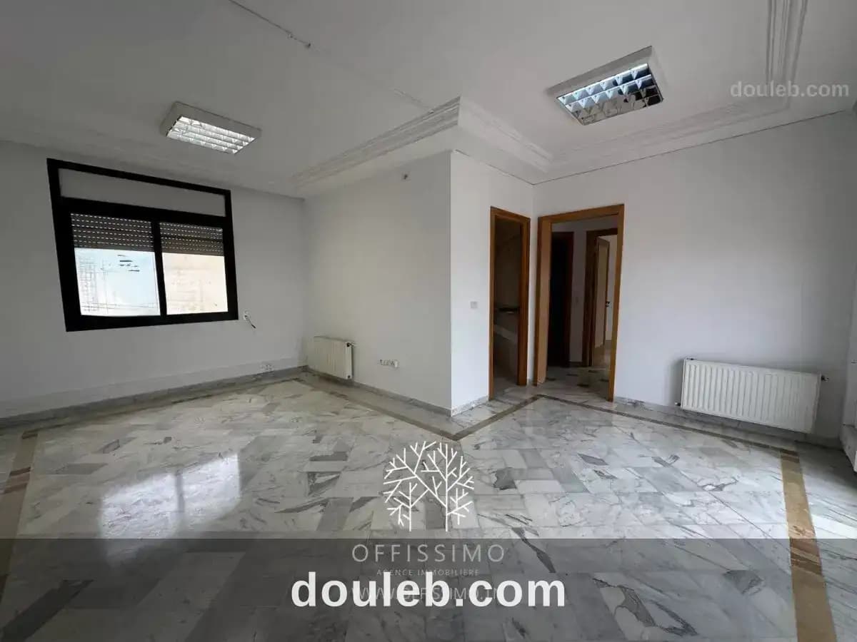 Bureau 2 pieces au lac 1 à Tunis