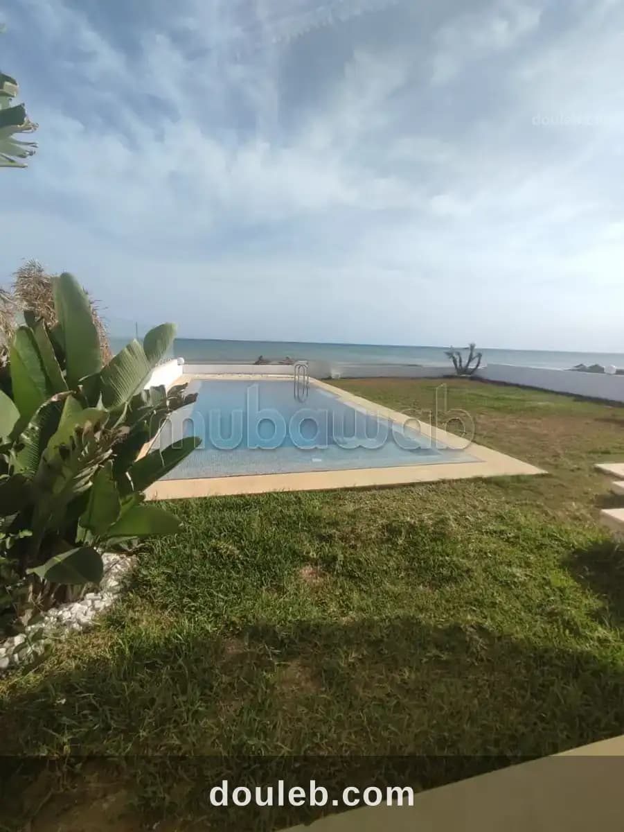 Villa pieds dans l'eau avec piscine à kelibia à Nabeul