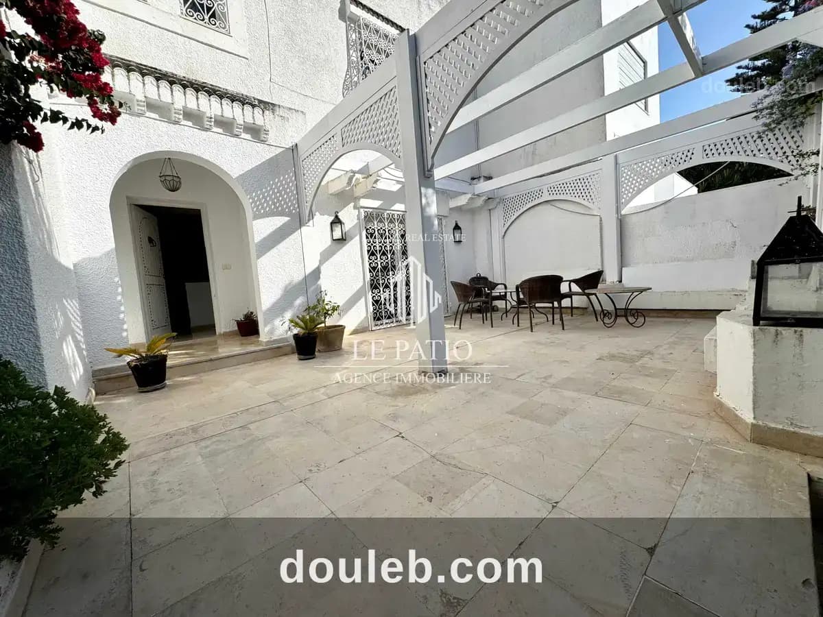 Une villa jumelee semi meuble s3 a la marsa à Tunis