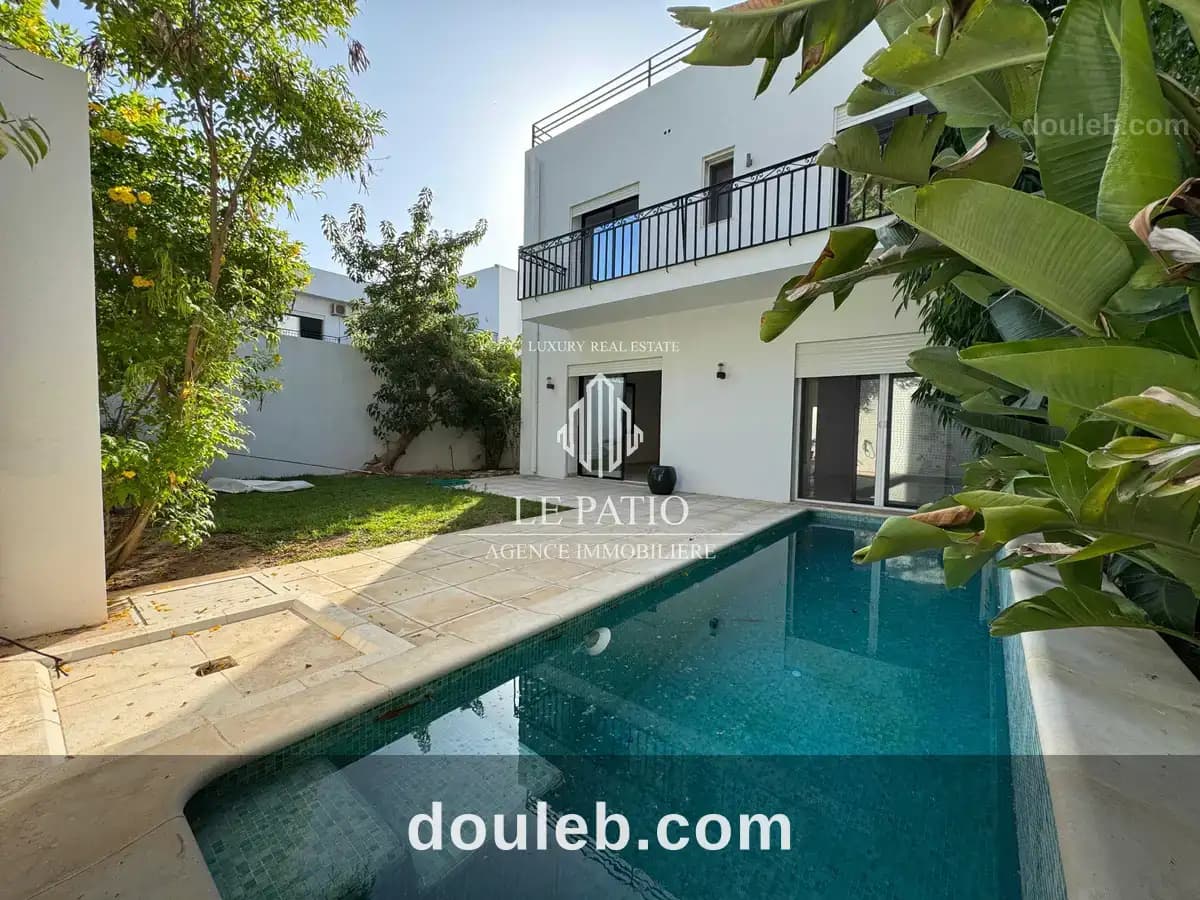 Une villa s4 avec piscine à gammarth à Tunis