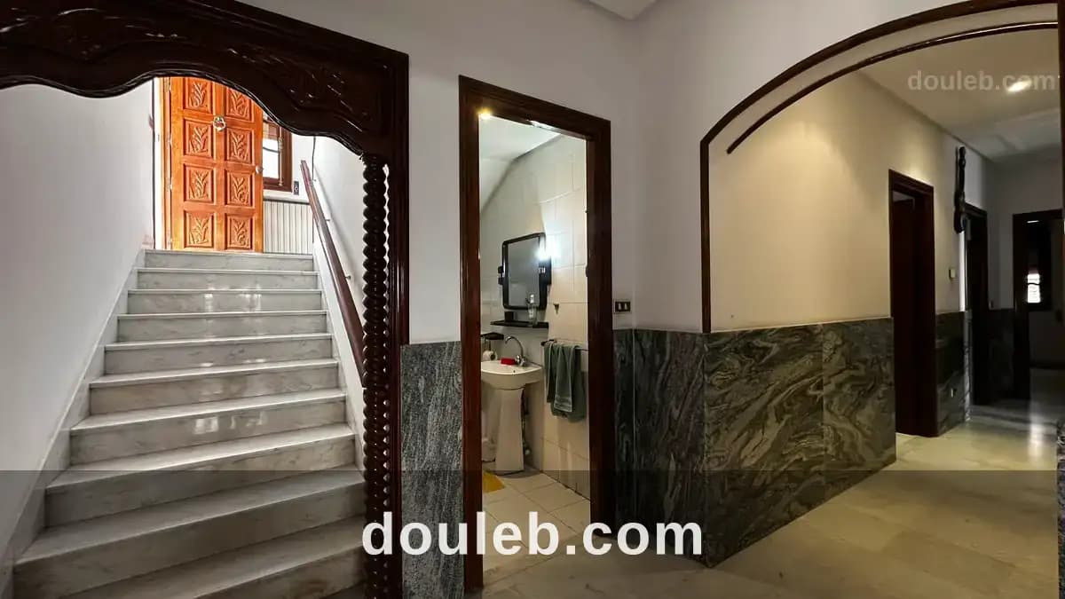 Villa sur deux niveaux 514m mutuelleville à Tunis