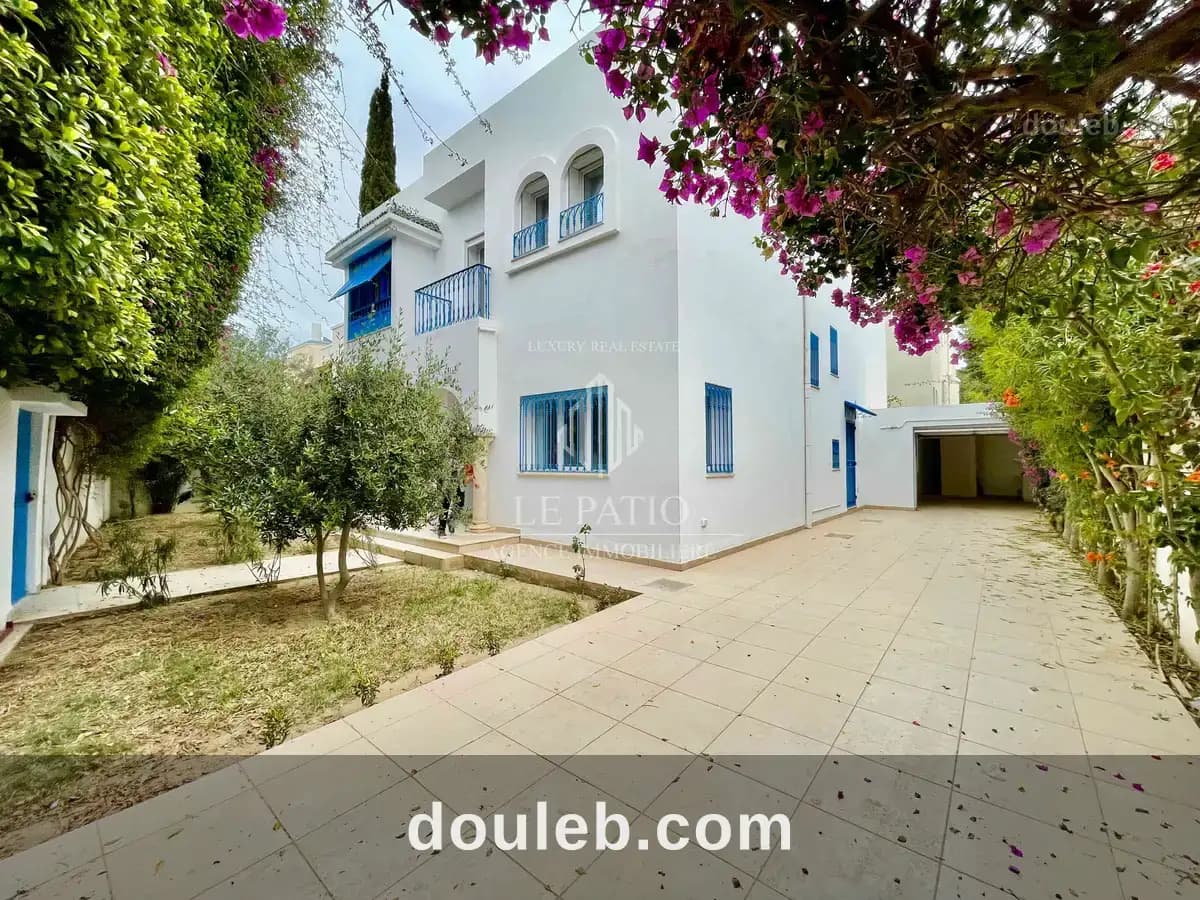 Villa avec jardin a la marsa sdd à Tunis