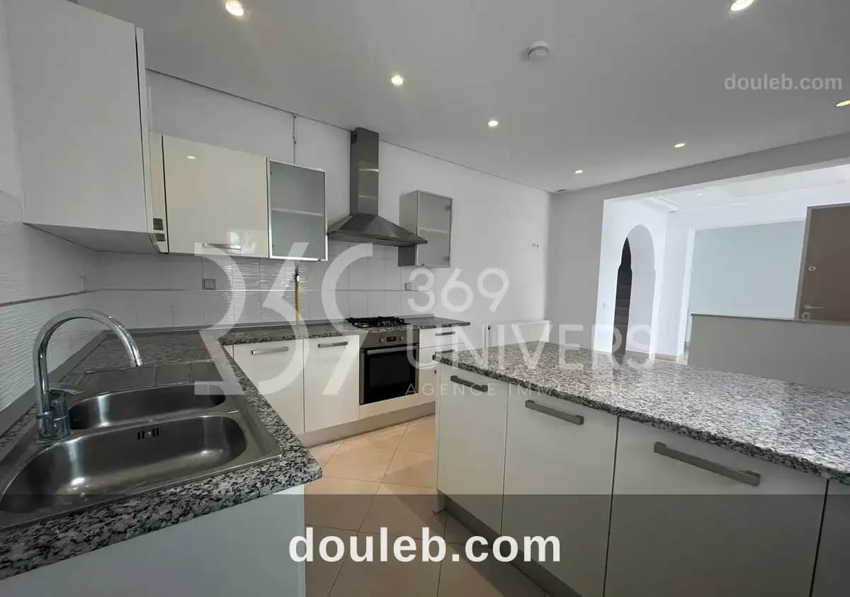 Duplex avec vue sur mer à gammarth ref rd043 à Tunis