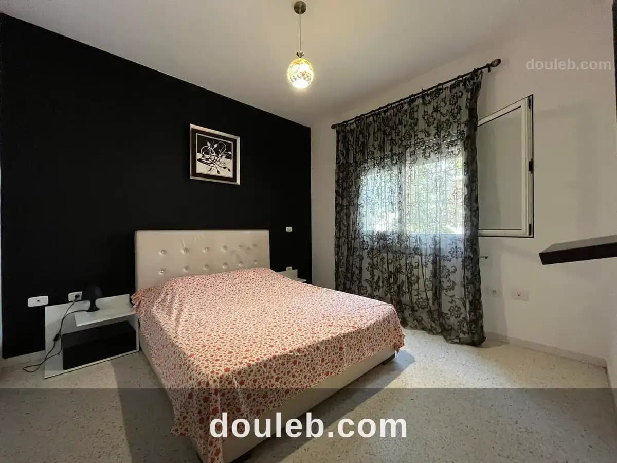 Une chambre salon richement meublé par nuit - Miniature 5