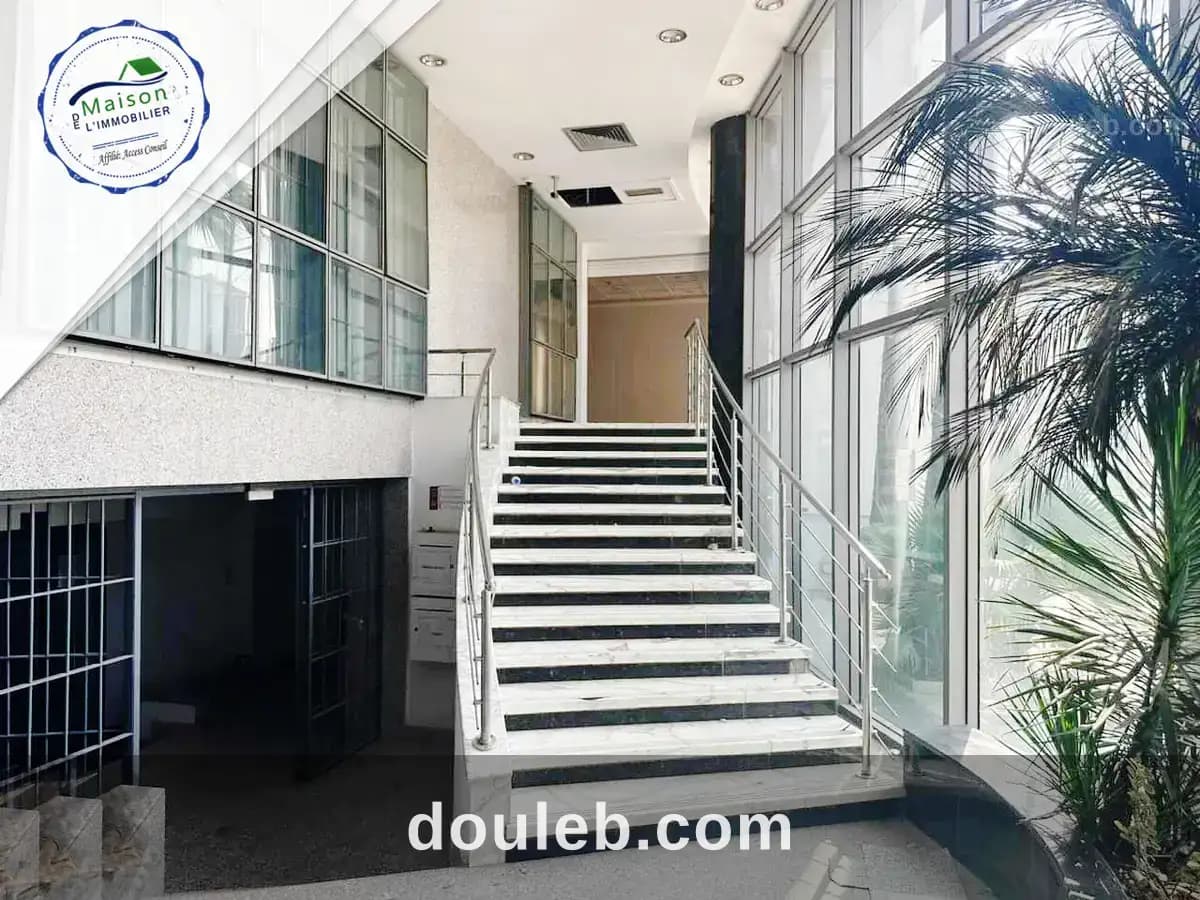 Immeuble 5 niv 2373 m à place pasteur à Tunis