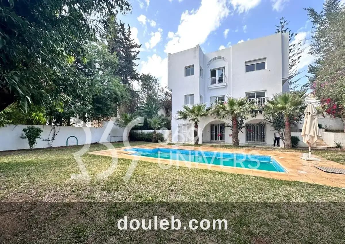 Villa meublée avec piscine à gammarth ref rh165 à Tunis