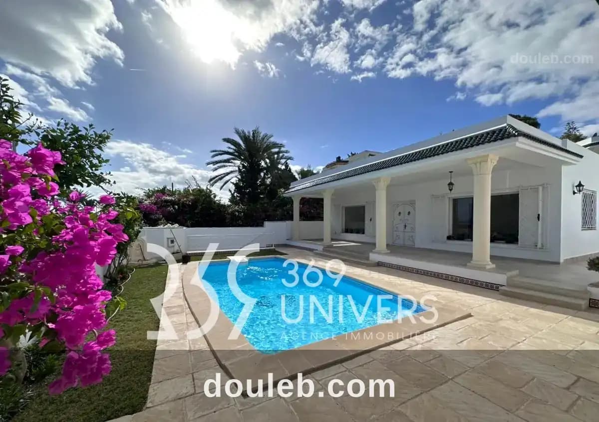Villa avec piscine à gammarth ref rh172 à Tunis