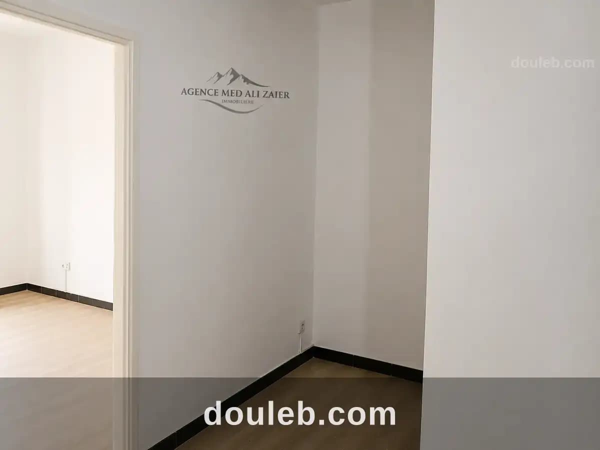 Bureau haut standing hall avec deux chambres à Tunis