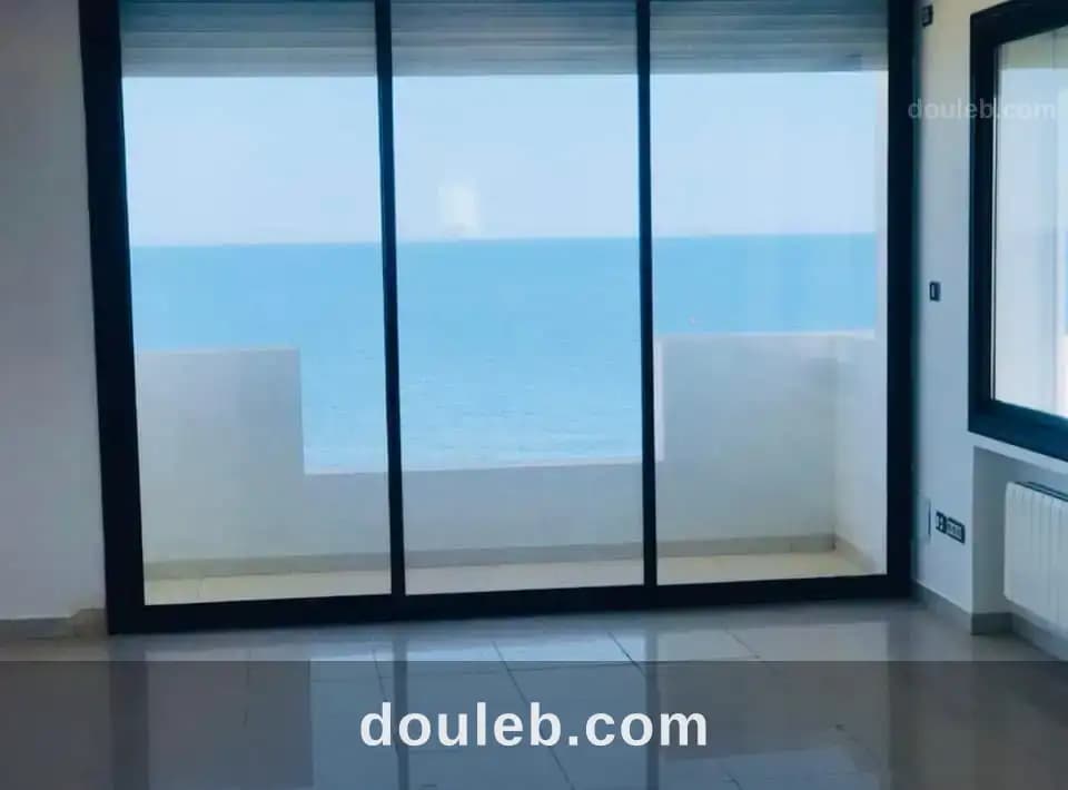 Appartement terrasse et pieds dans l eau à Sousse