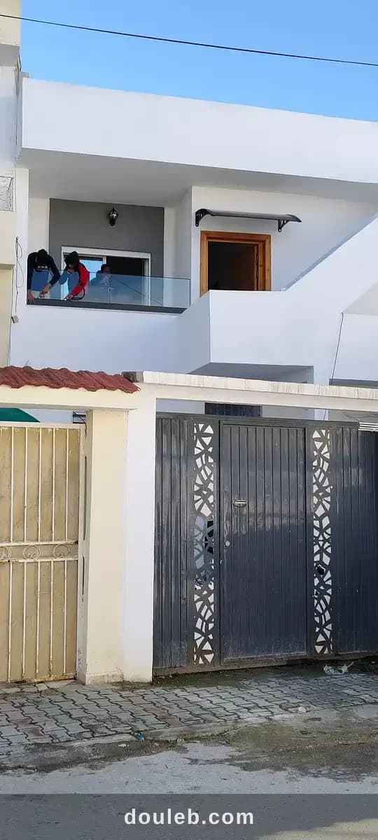 1 étage d une maison à Tunis
