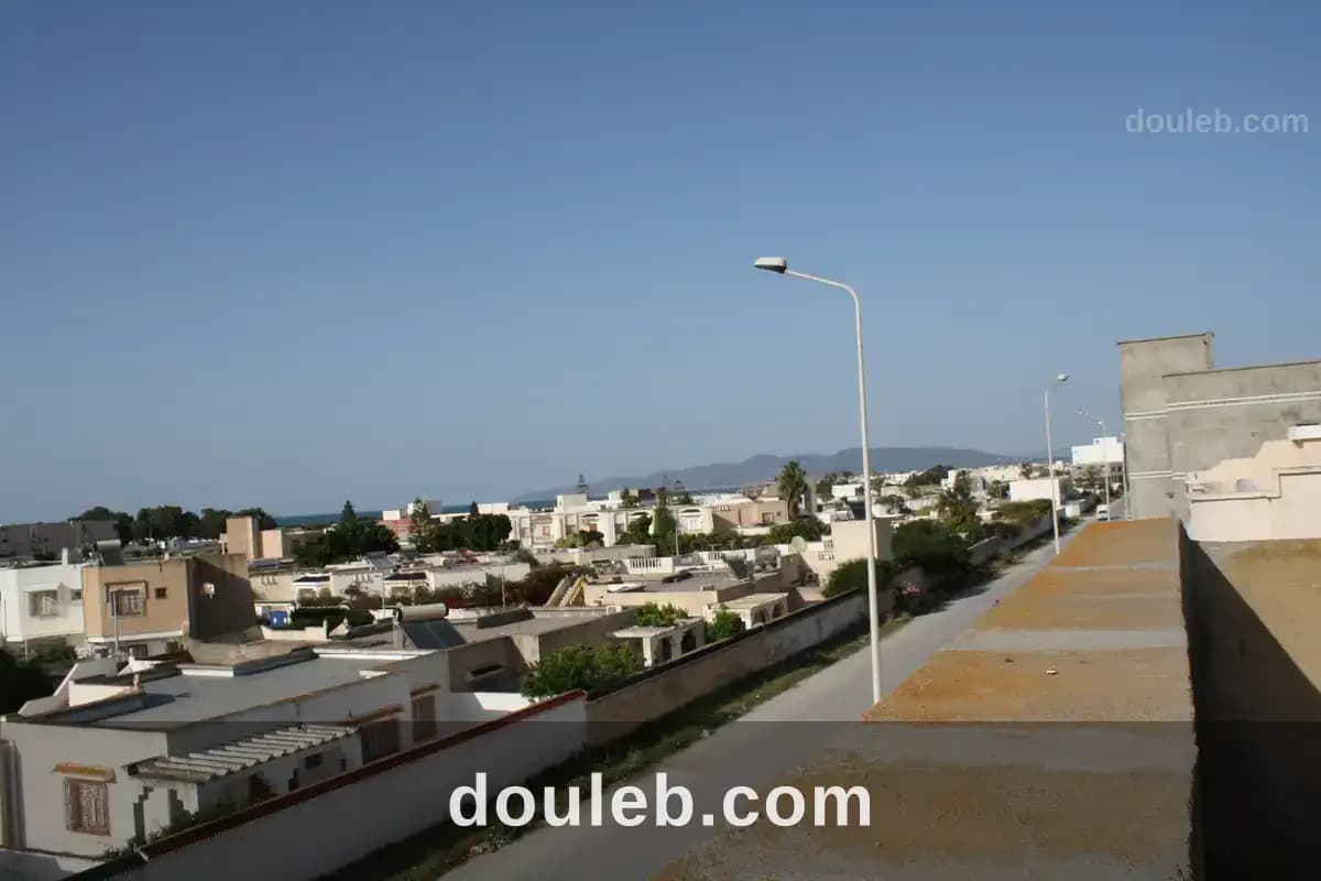Villa duplexe plus premier étage vocation r2 à Nabeul